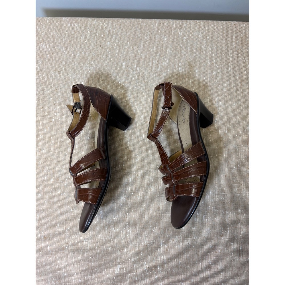 Softspots Brown Croc Embossed T-Strap Sandals Low Block Heel Pillowtop 7M